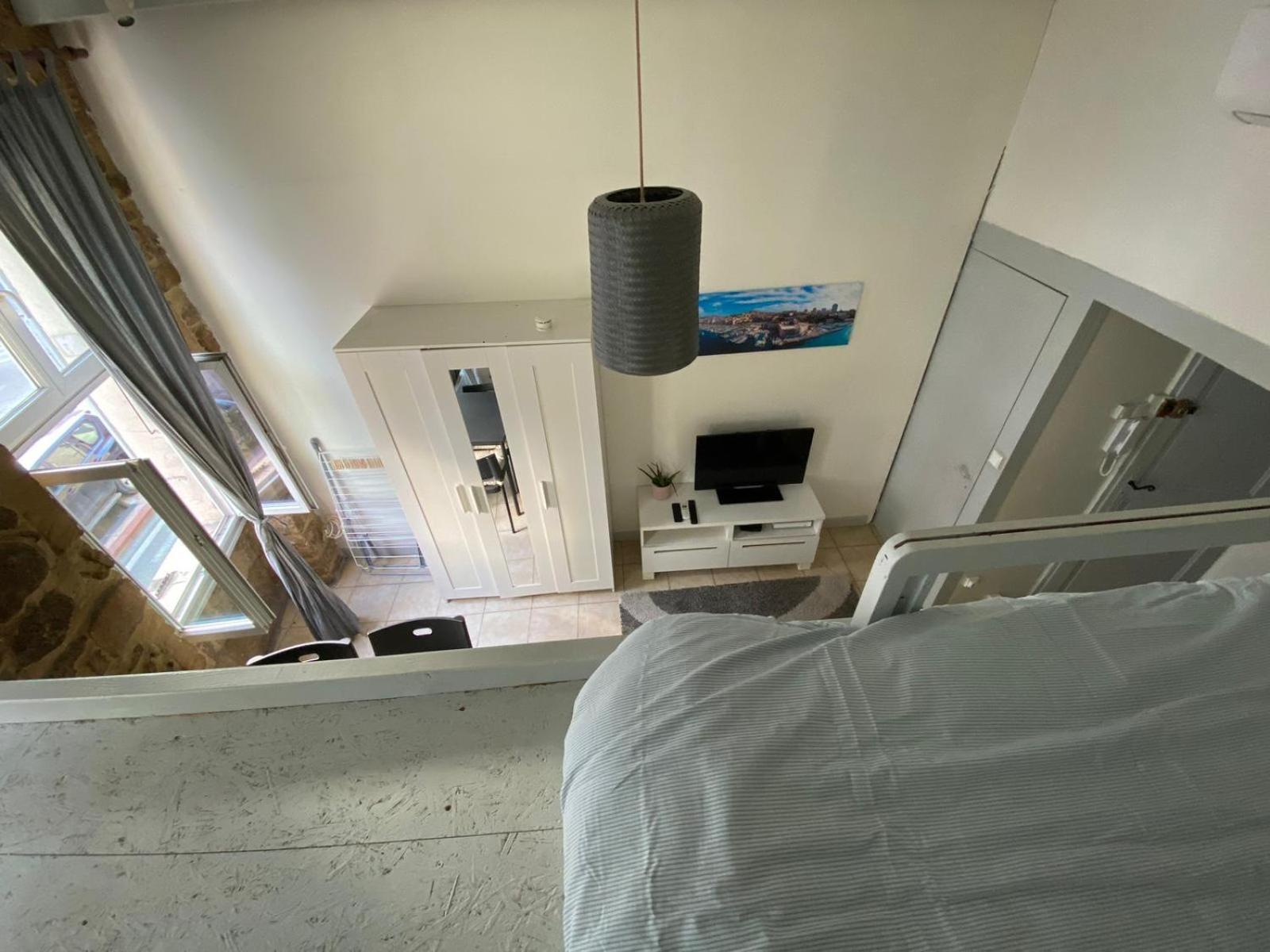 Apartment Centre Avec Climatisation Et Balcon