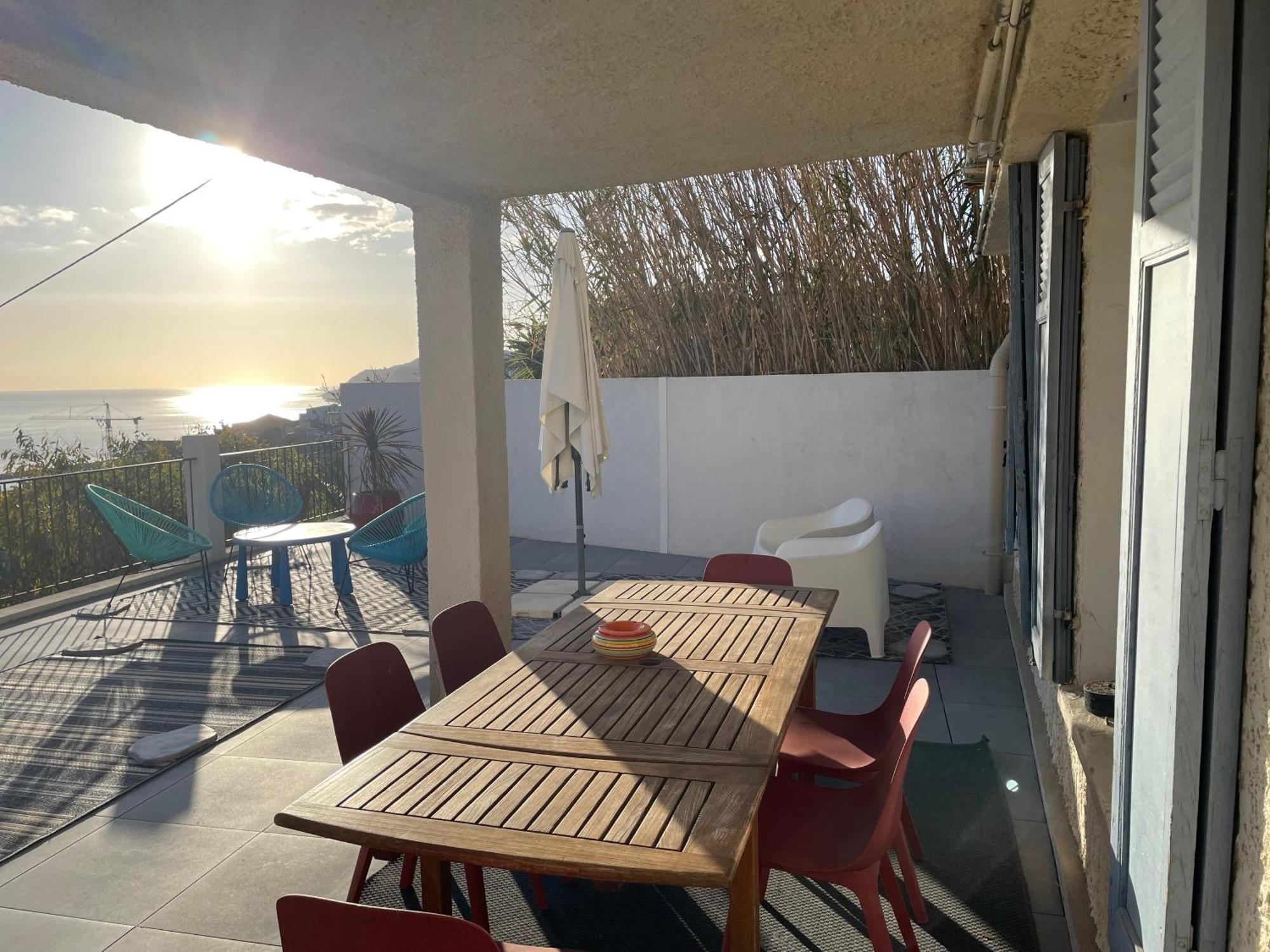Superbe Terrasse Avec Vue Panoramique Sur La * Marseille