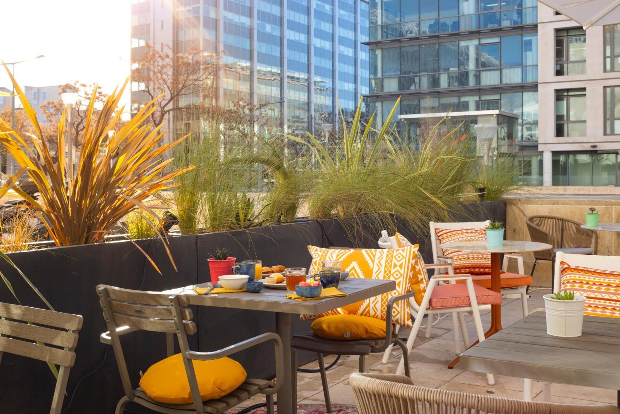 Ibis Centre Euromed Khách sạn 3*
