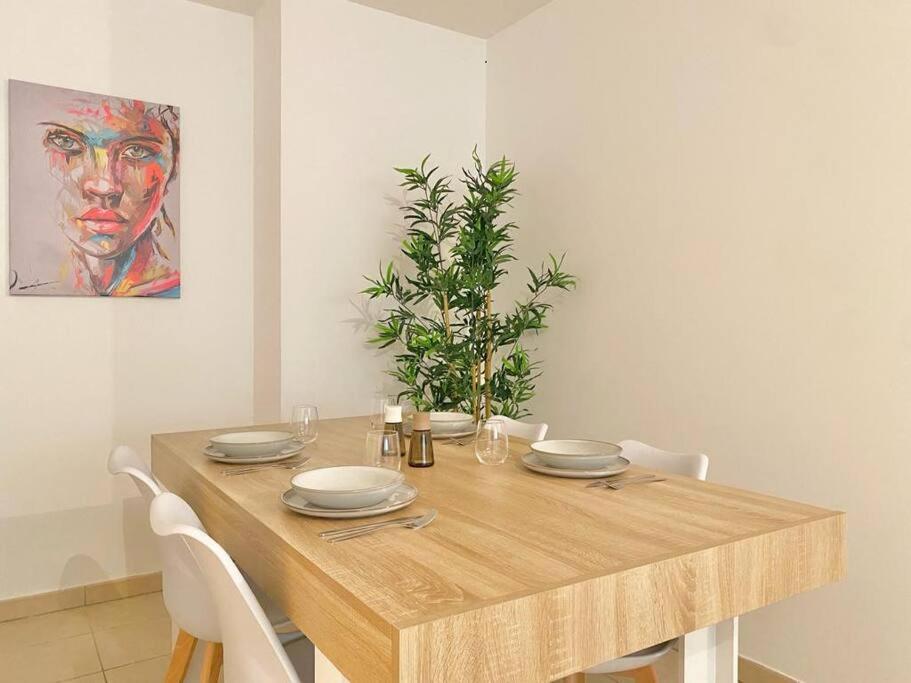 Apartment Havre De Paix La Joliette : Urban Modern Cosy Chic