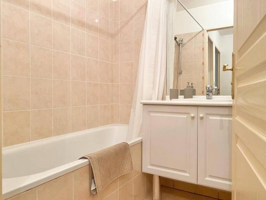 Havre De Paix La Joliette : Urban Modern Cosy Chic Apartment Marseille