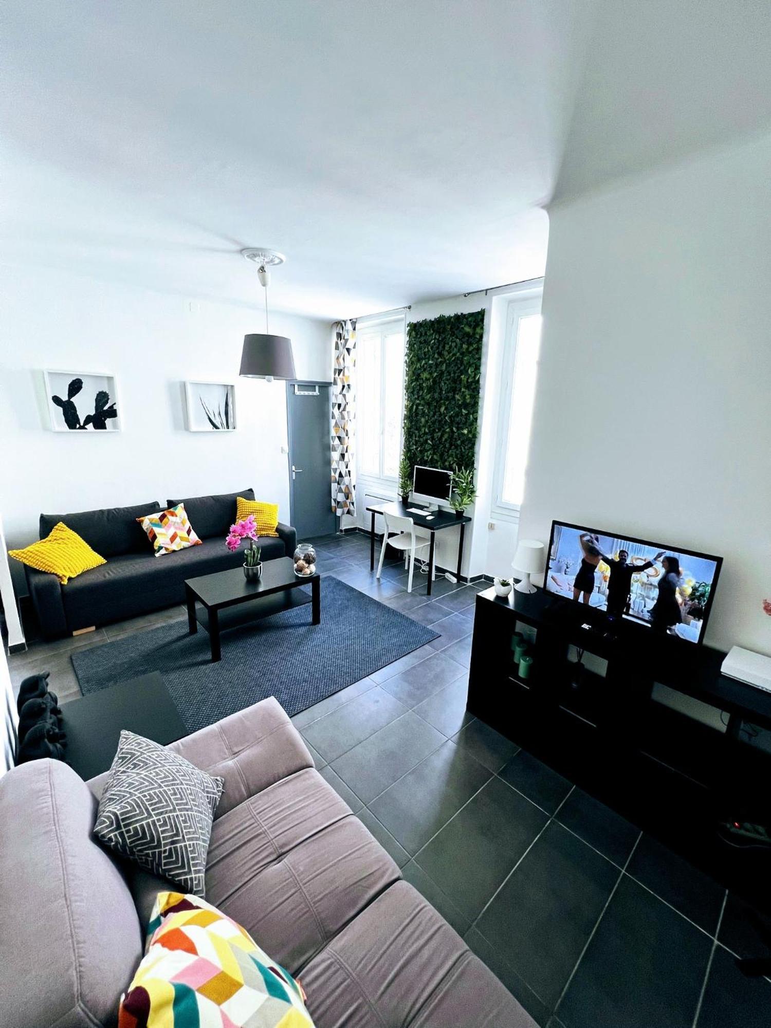 Soleil & Charme - Pres Du Vieux-port - Authentique! Apartment