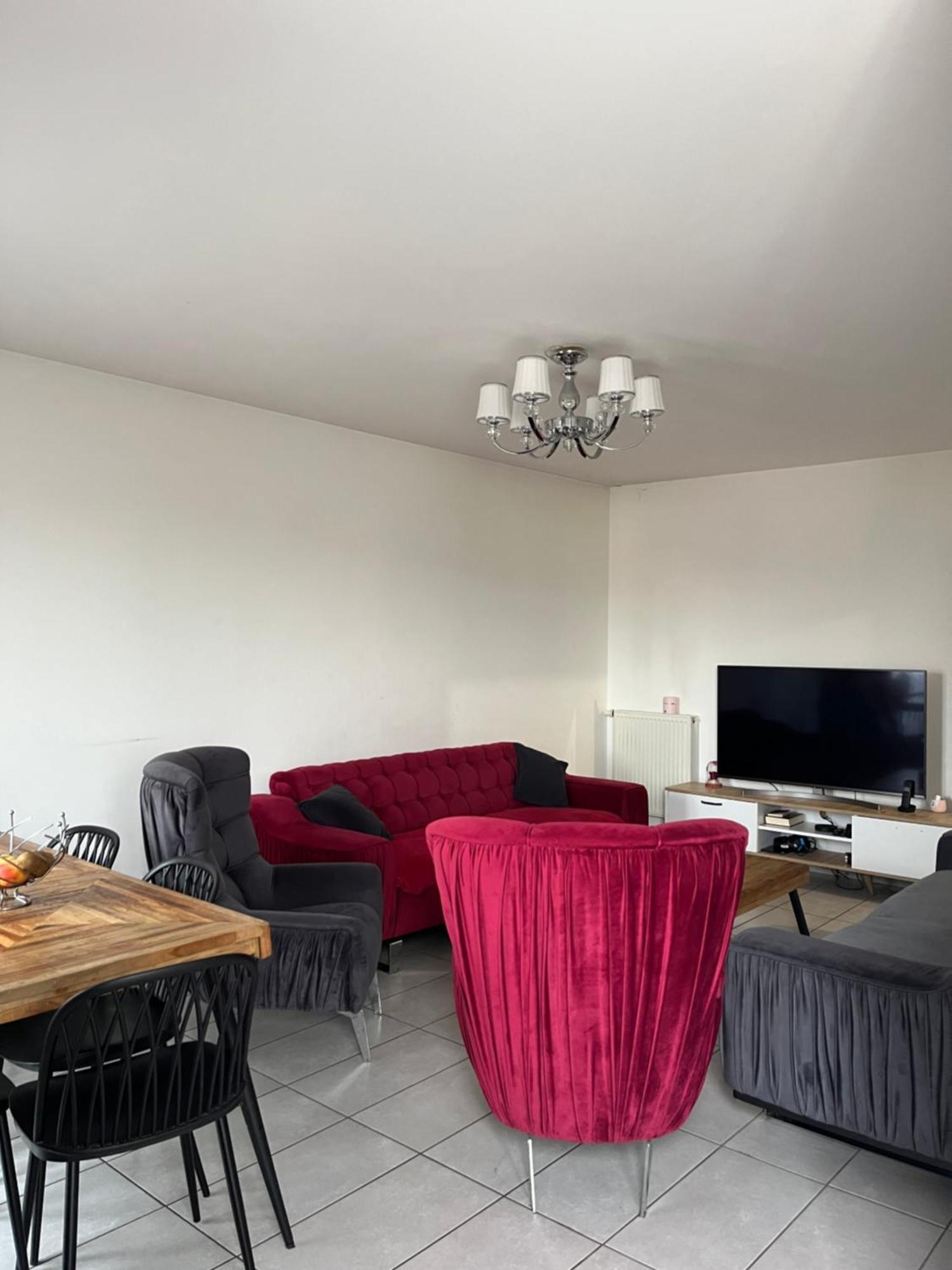 Apartment Joliette , 4 Chambres, Wifi *