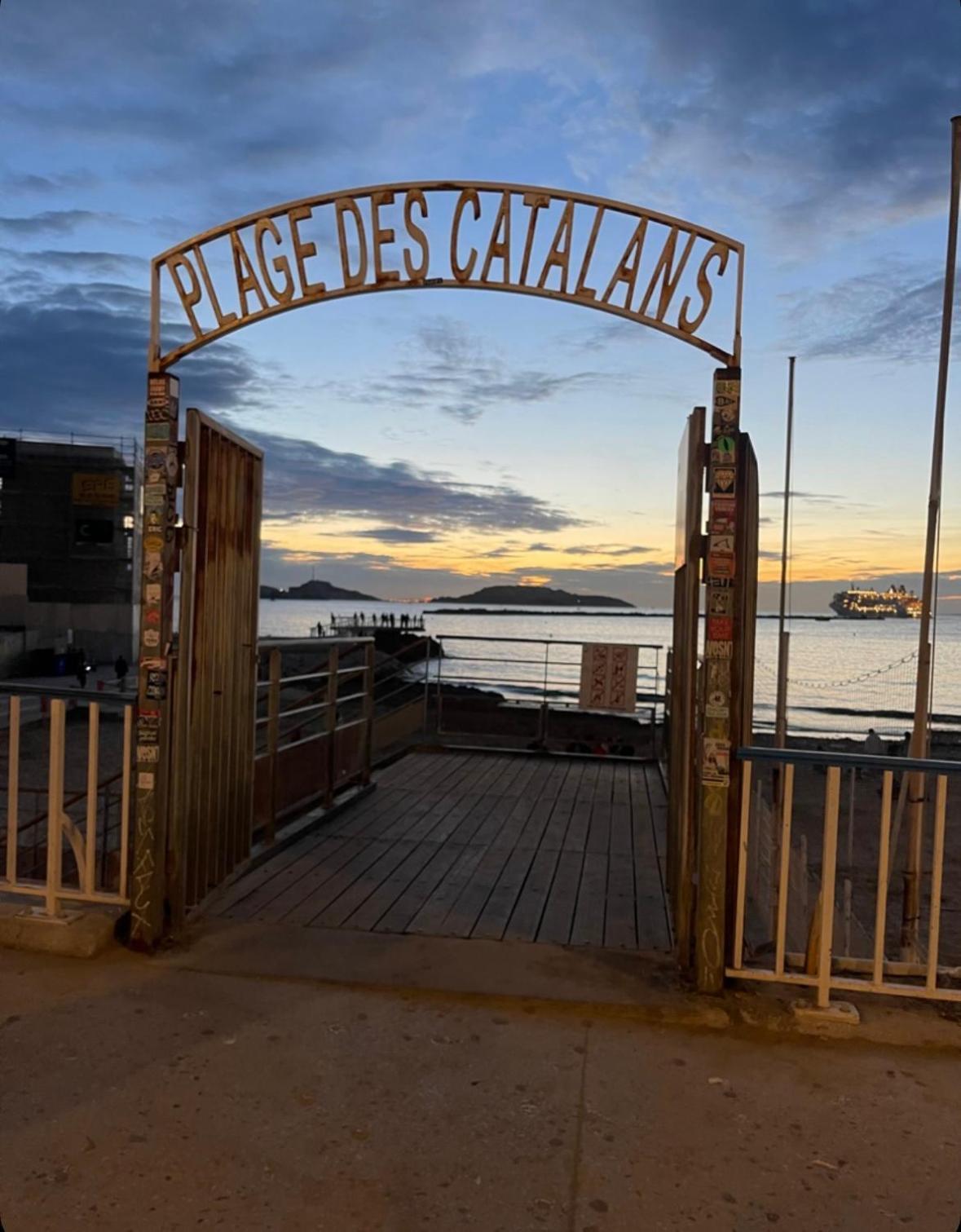 T2 Vue Catalans - Netflix - Velodrome Marseille