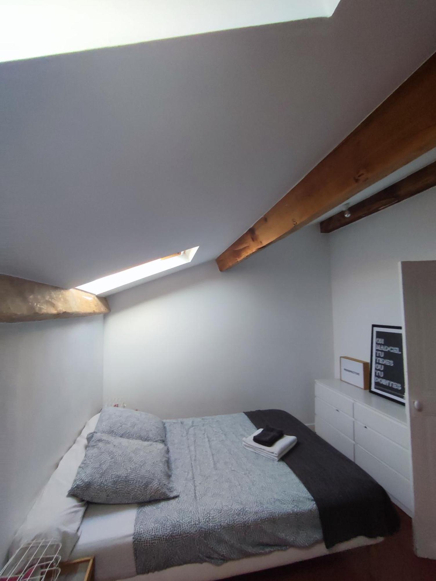Sunny, Spacious And In Location! Apartamento