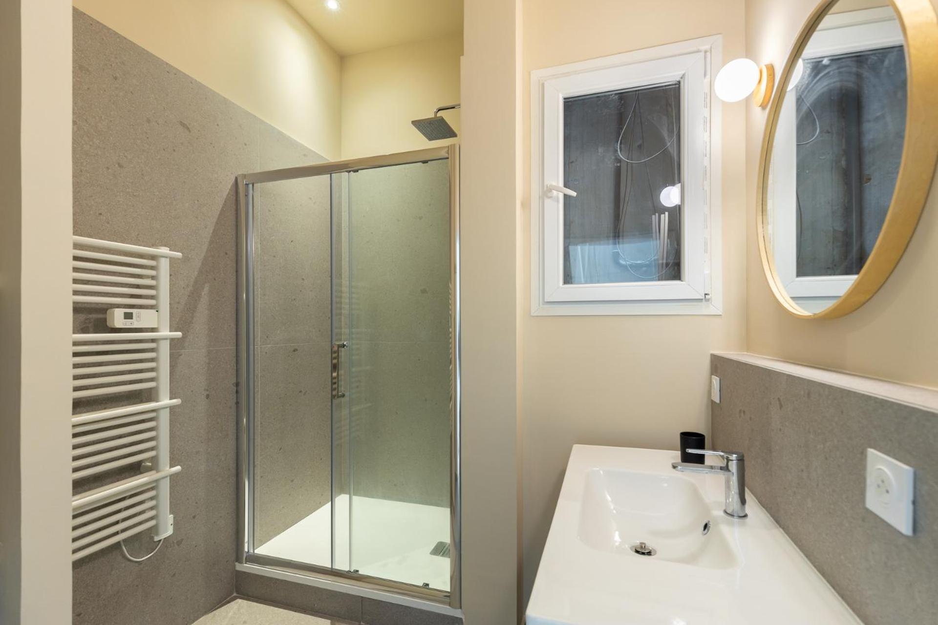 90m2 Design, Calme, Wifi, Clim, Netflix Apartment