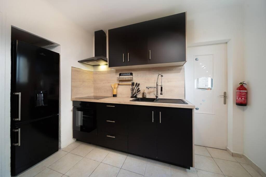 3 Avec Terrasse Et Parking Marseille