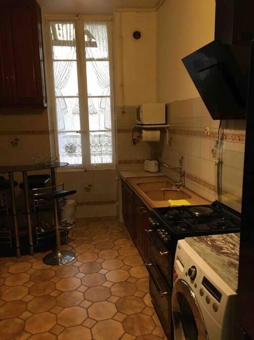Flc-charm Of Old- Large 3 -st Charles- Box 1 Car Extra Apartment