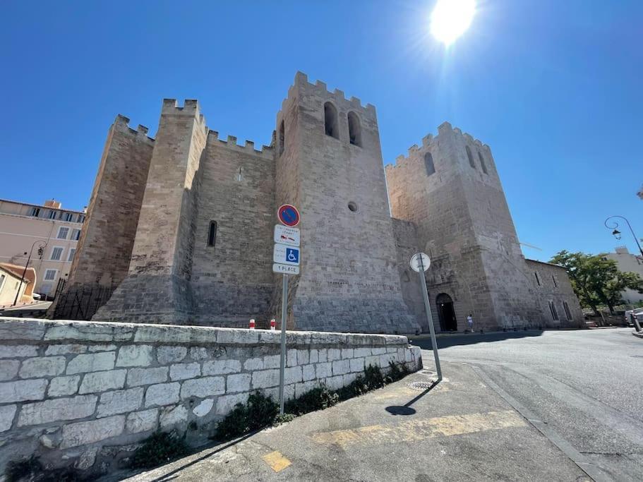 Jolie Escapade Au Vieux-port Marseille