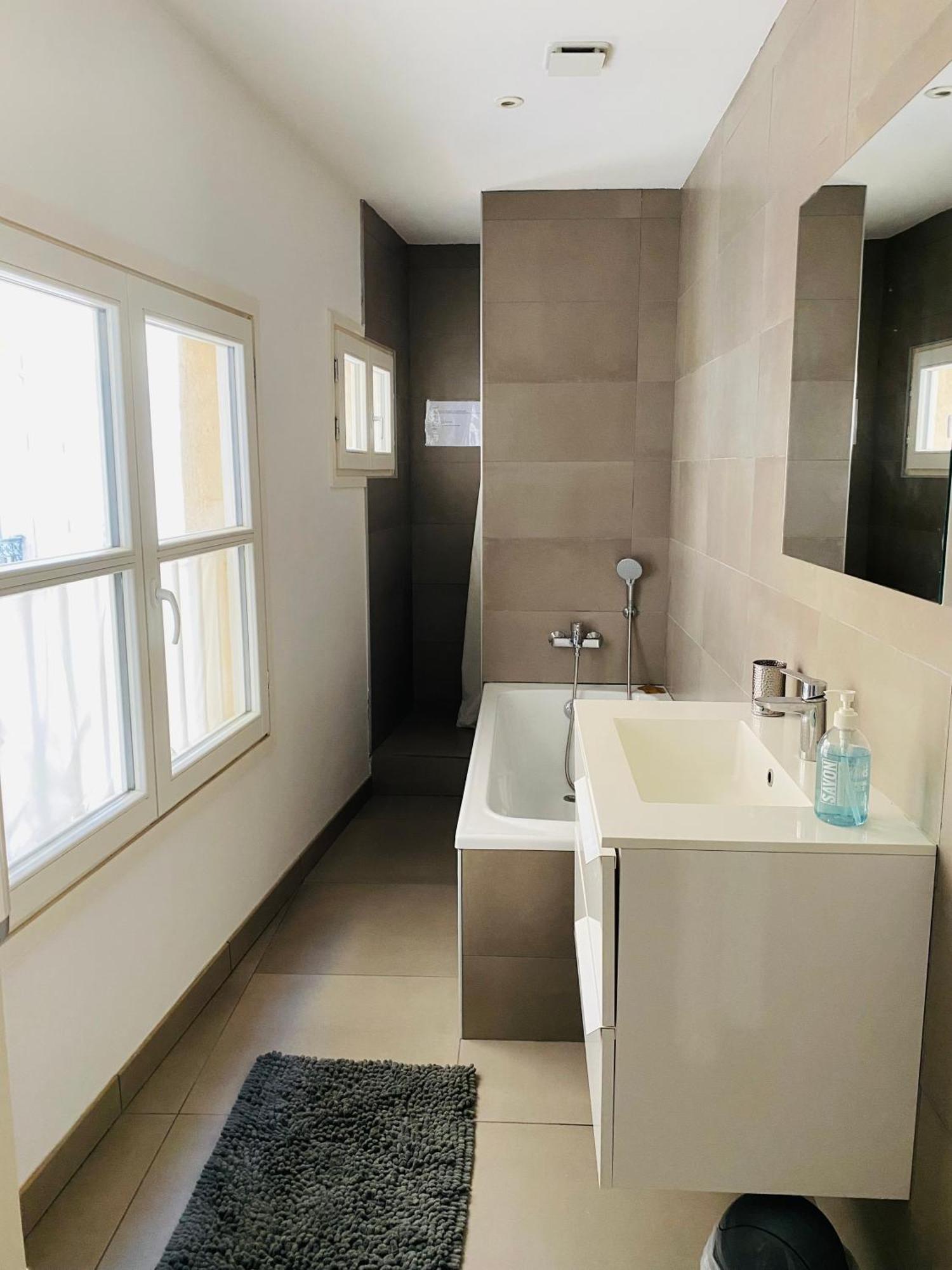 Magnifique T4 90 M2 Tres Bien Situe 2 Min Vieux Port Et Gare St Charles Marseille