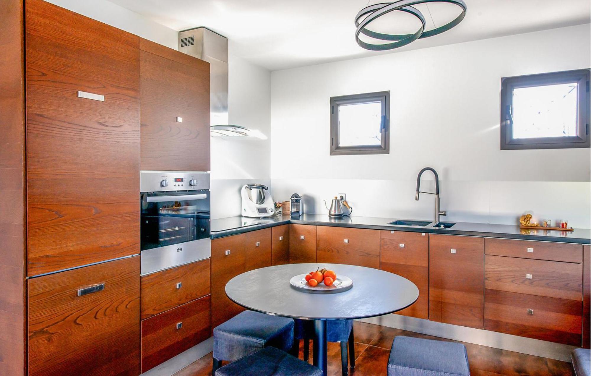 Vakantiehuis Gorgeous In With Kitchen