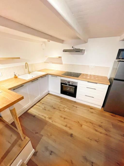 Apartamento + Terrasse A 5min A Pied De La Mer Et Du Vallon Des Auffes Marselha