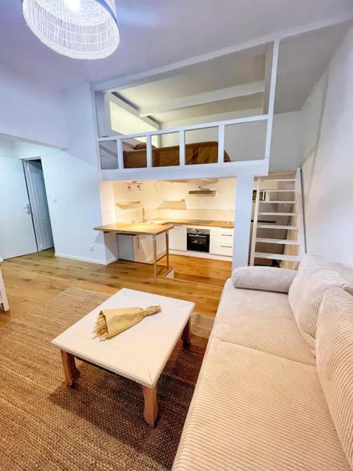 Apartamento + Terrasse A 5min A Pied De La Mer Et Du Vallon Des Auffes Marselha