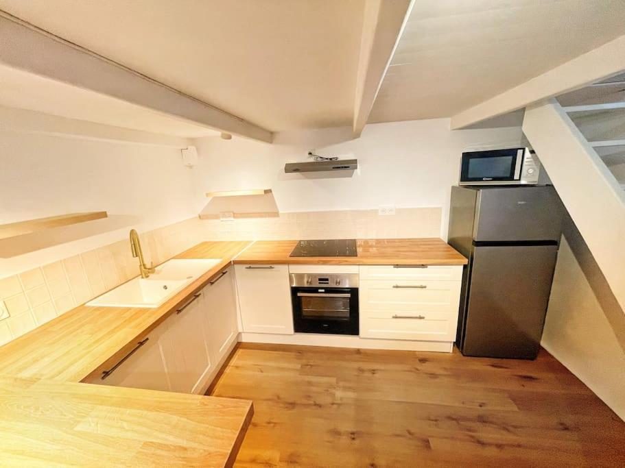 Apartamento + Terrasse A 5min A Pied De La Mer Et Du Vallon Des Auffes Marselha