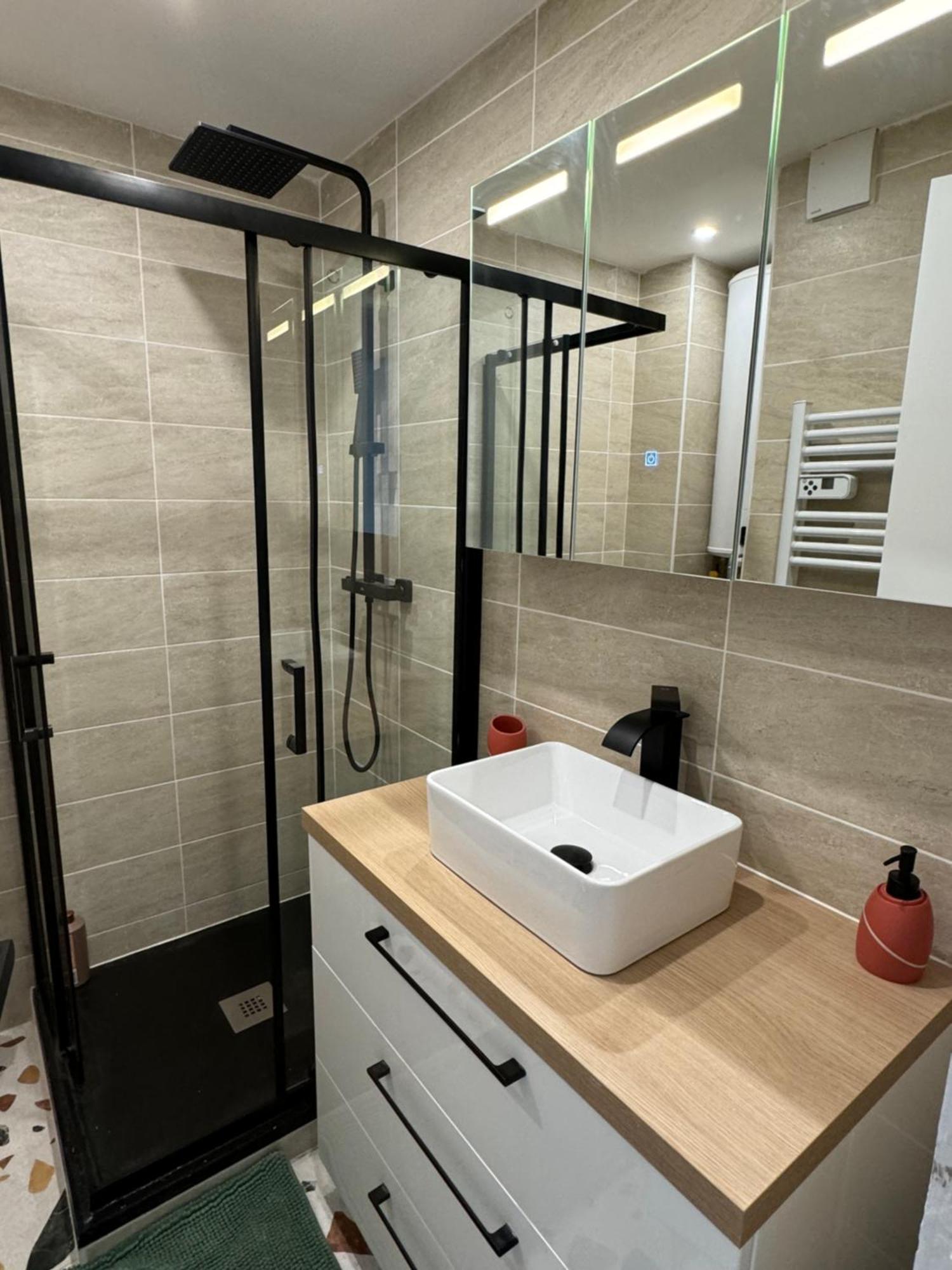 T3 Traversant 53m2 Vue Mer * Marseilles