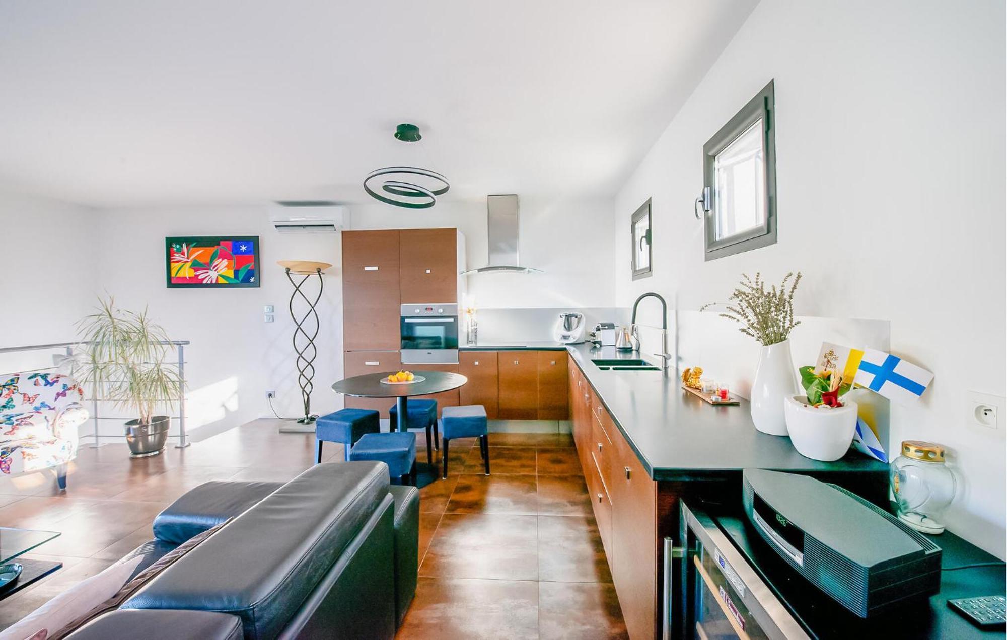 Gorgeous In With Kitchen