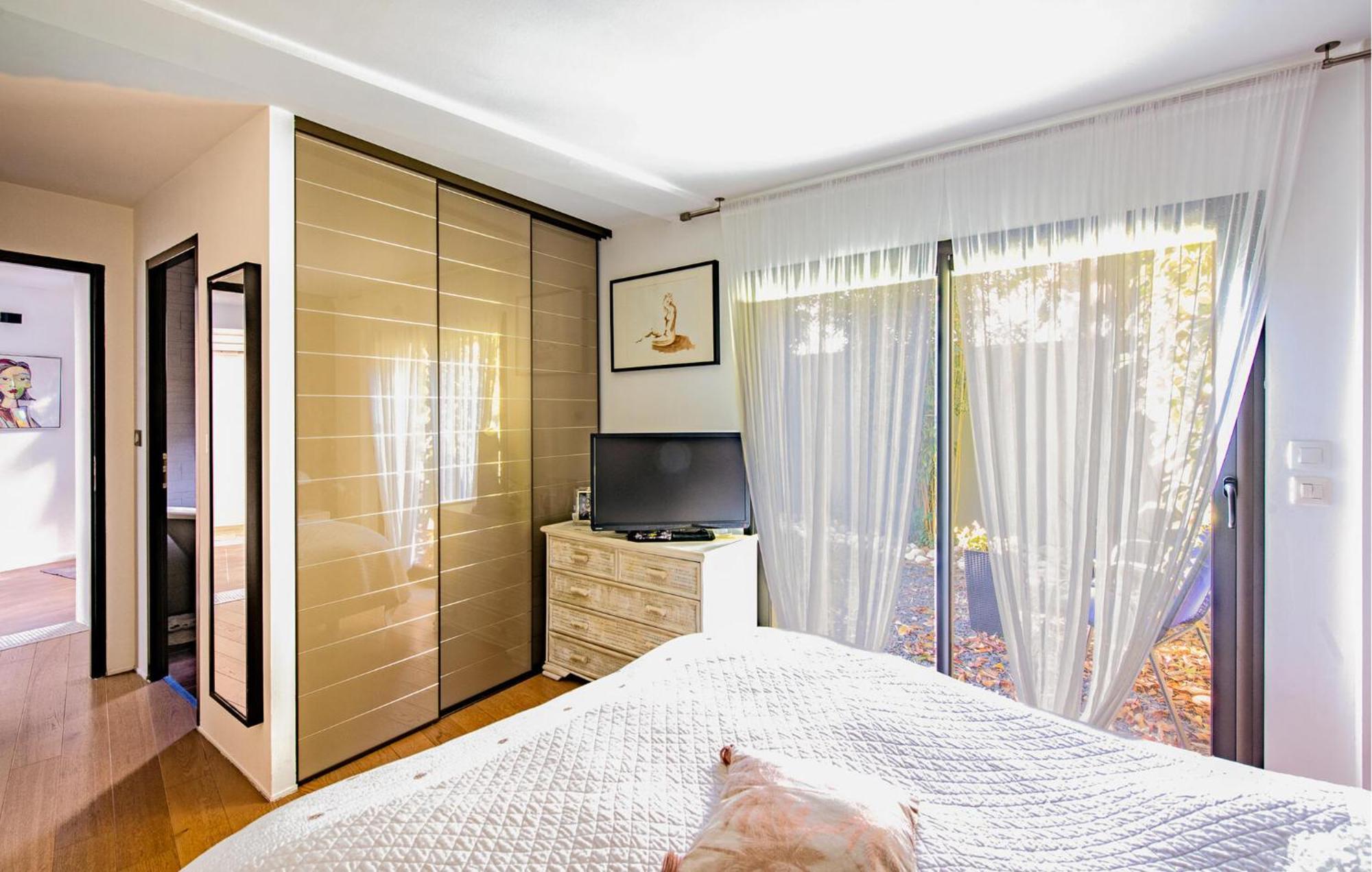 Vakantiehuis Gorgeous In With Kitchen