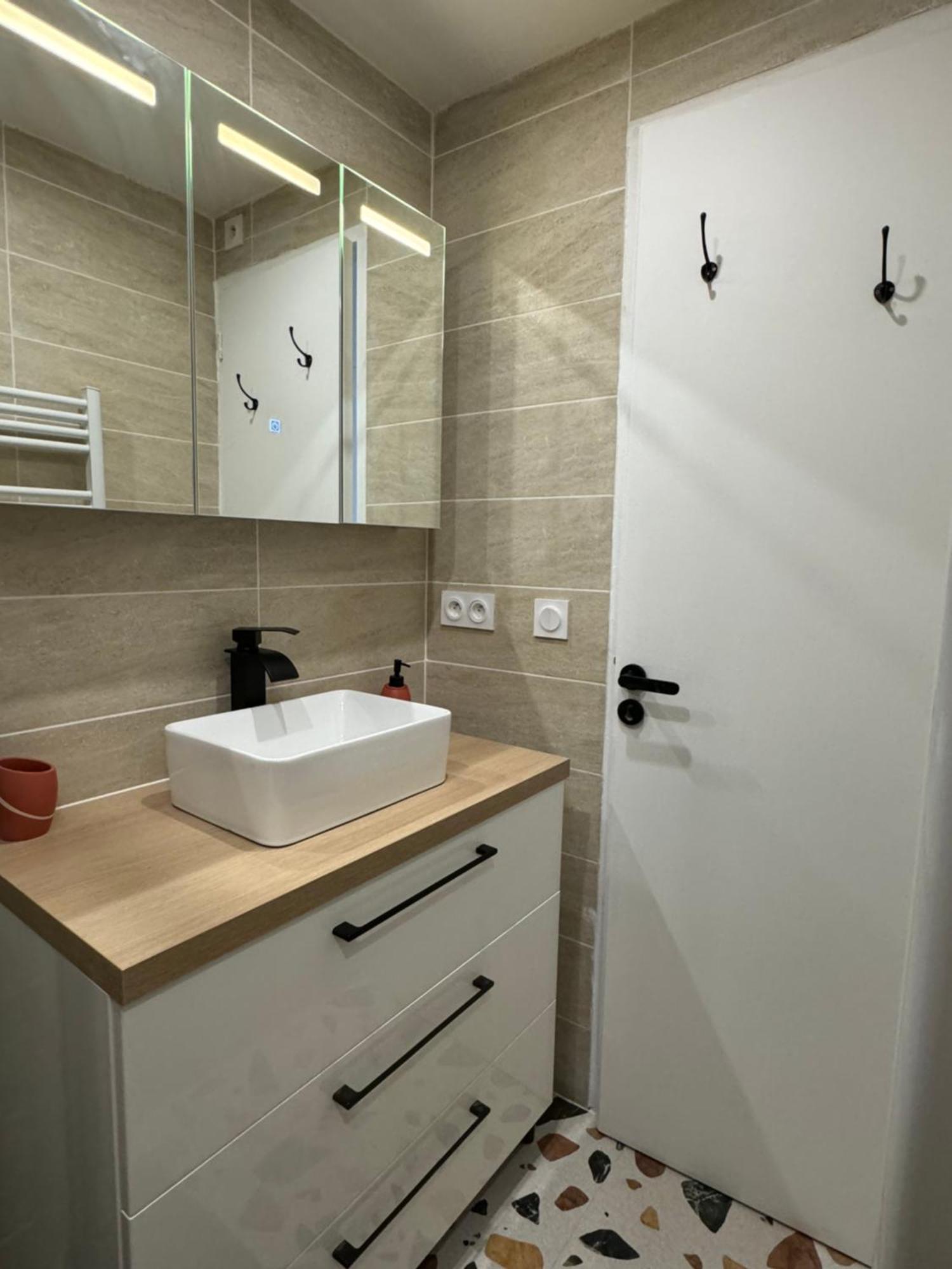 T3 Traversant 53m2 Vue Mer * Marseilles