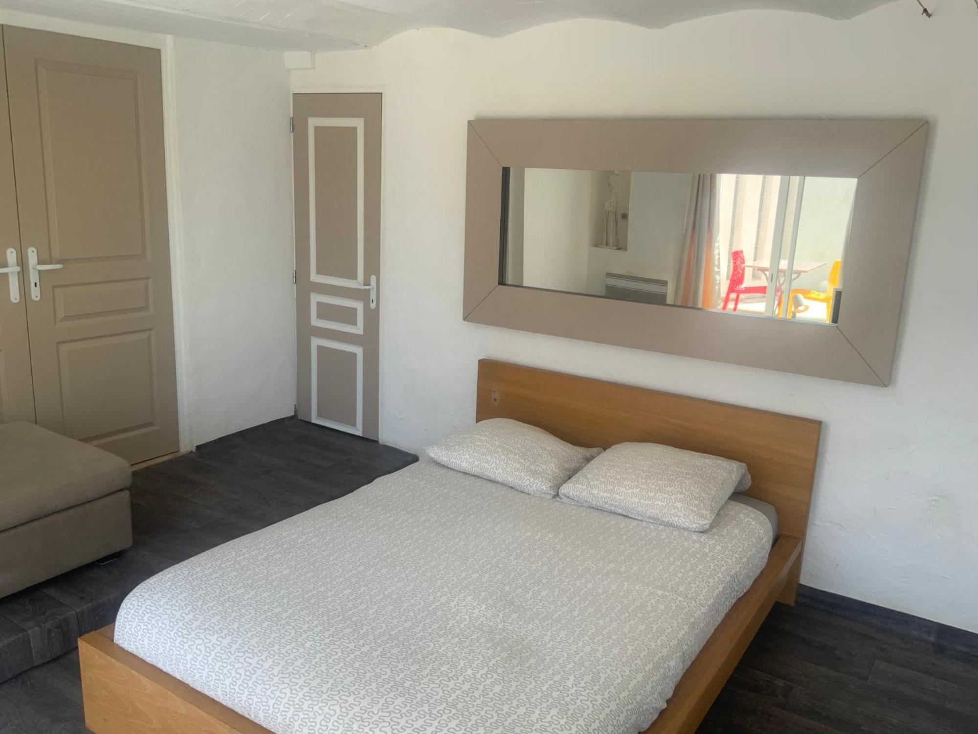 Apartment Pour 4 Face A La Piscine