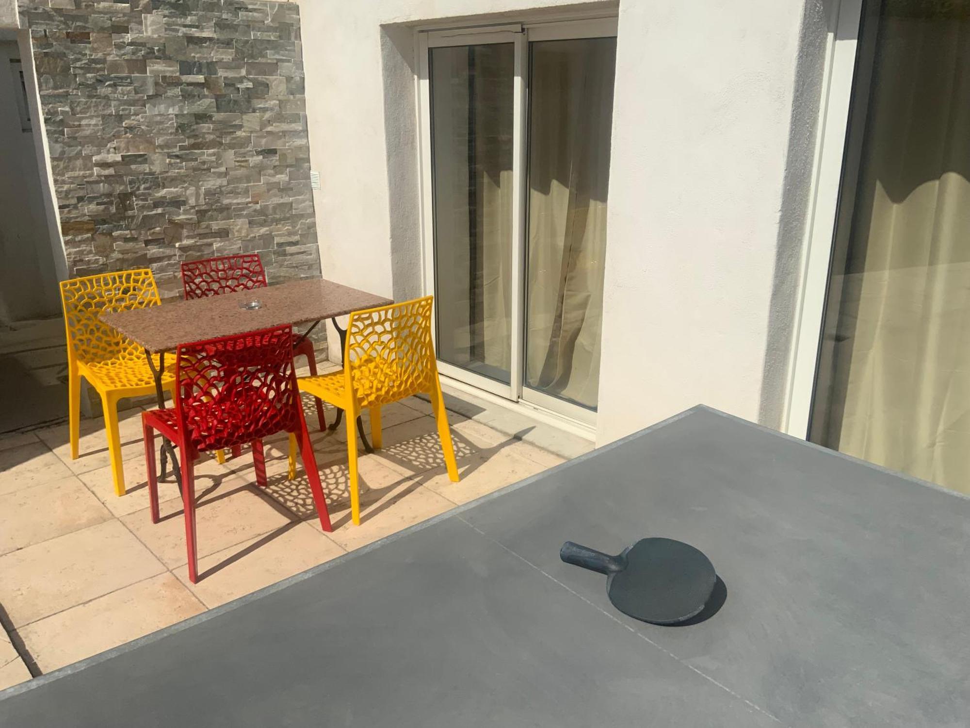 Pour 4 Face A La Piscine Apartment *