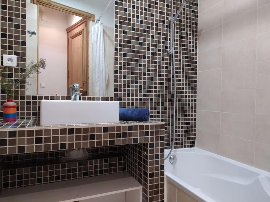 L'ombre Du Vieux-port Spacieux Apartment