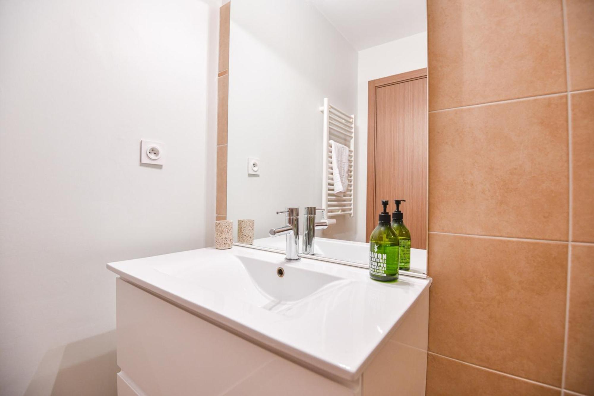 Le Dardanelles - Appart Avec Balcon Clim Parking Apartamento