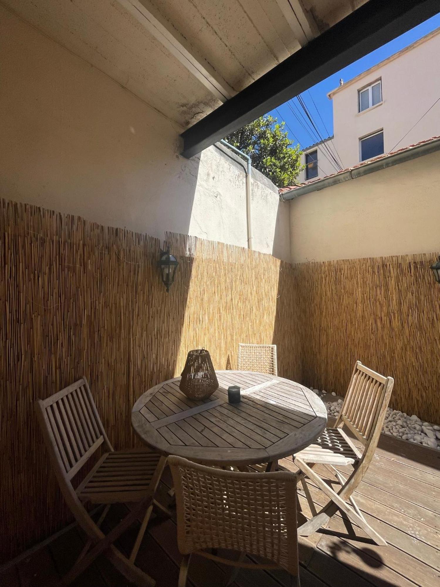 Apartamento + Terrasse A 5min A Pied De La Mer Et Du Vallon Des Auffes Marselha