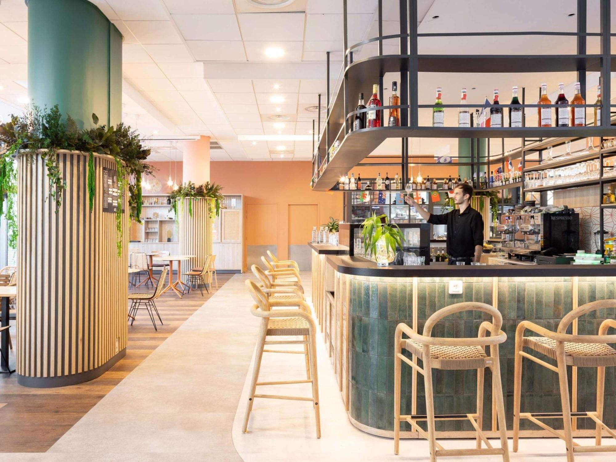 Khách sạn Ibis Centre Euromed 3*