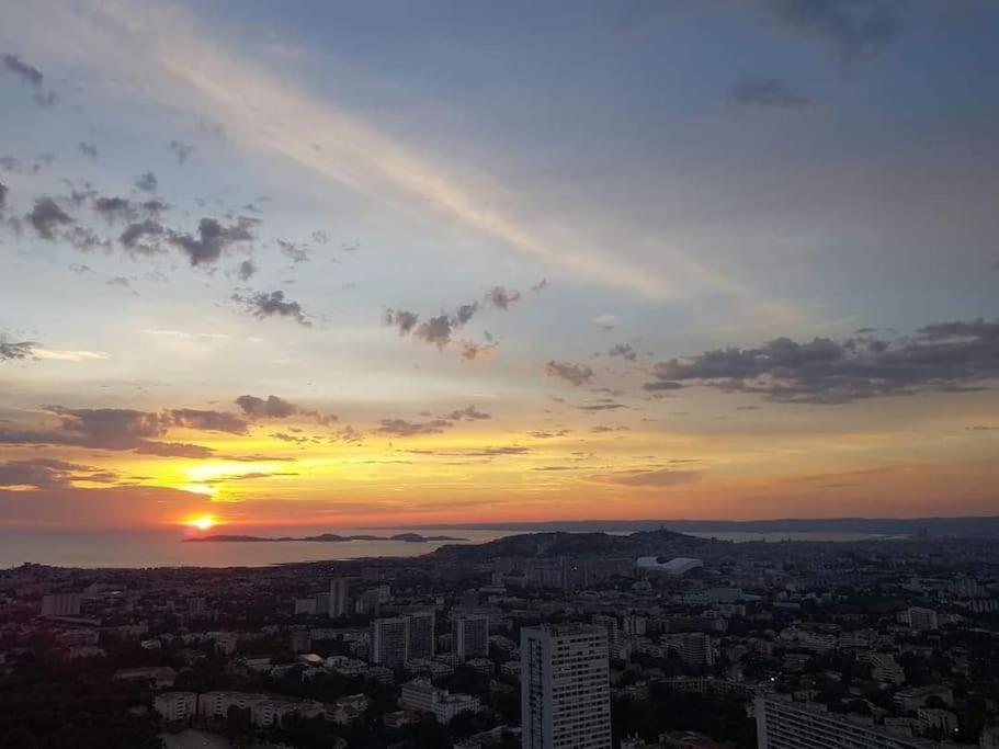 Superbe 2 Avec Vue Sur La Et La Montagne Apartamento Marselha