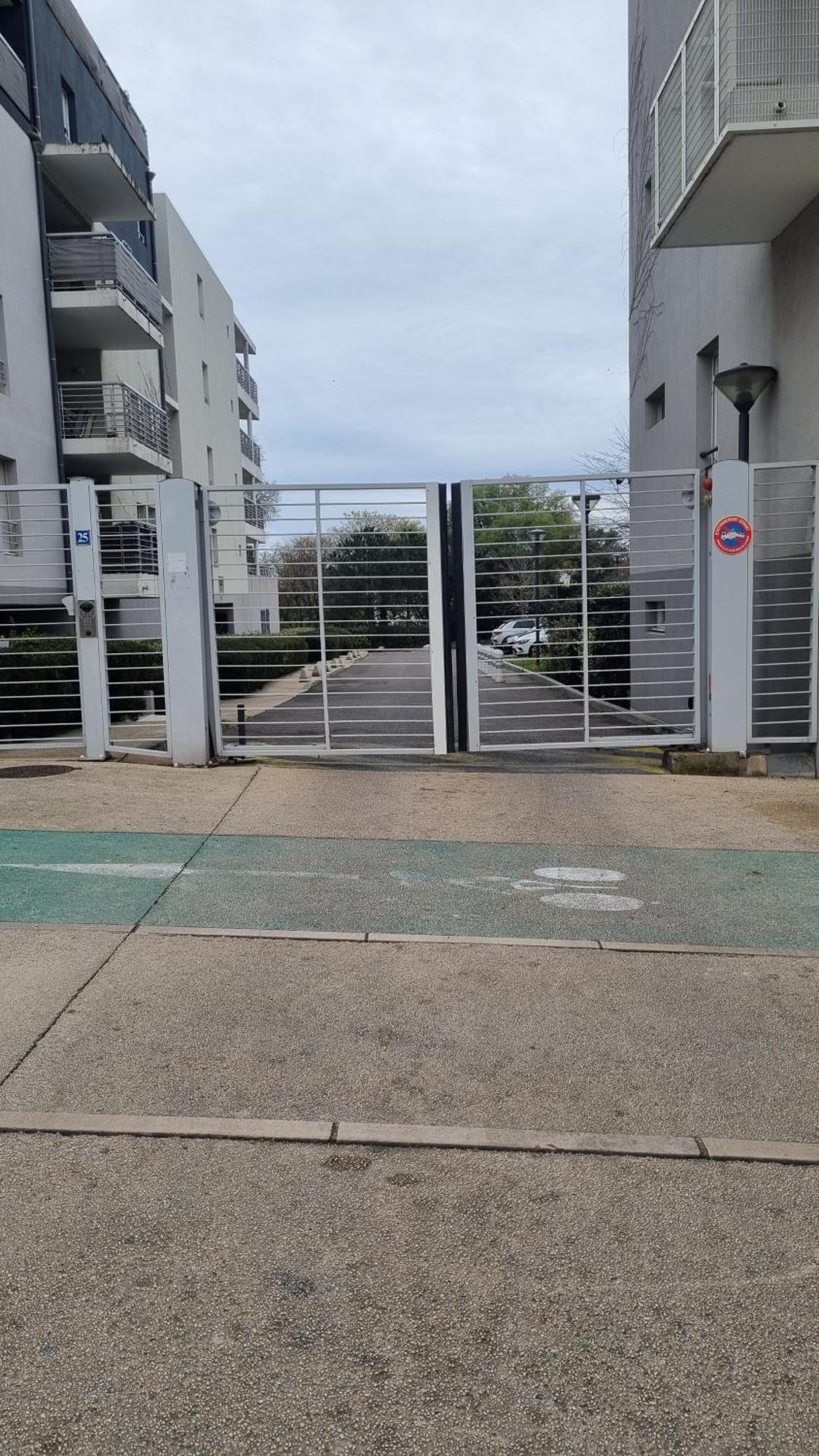 T3 Spacieux Et Paisible Avec Deux Places Parking Proche Vieux Port