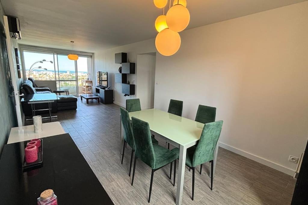 Vue Sans Vis-a-vis Apartment