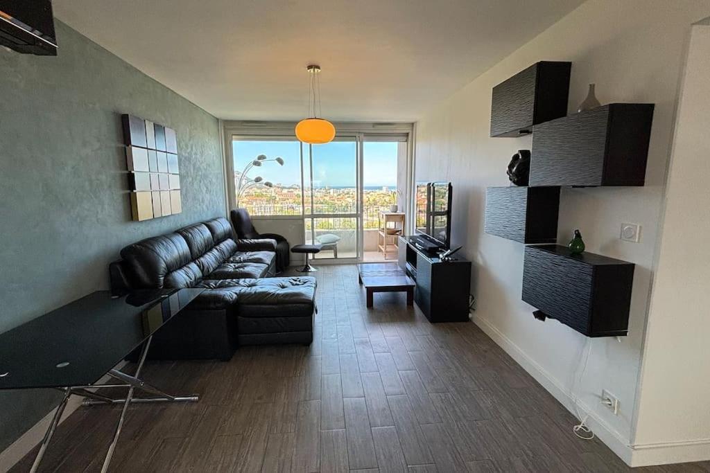 Vue Sans Vis-a-vis Apartment
