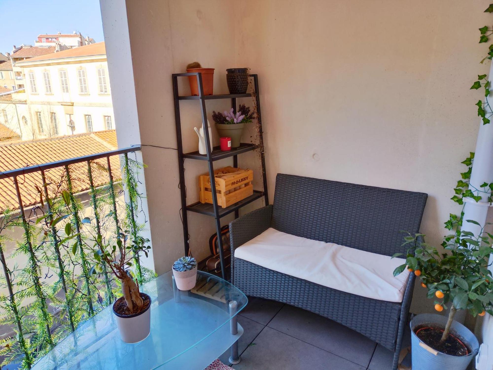 Terrace And View Of Notre Dame De La Garde Basilica In Center - Terrasse Et Vue Sur La Bonne Mere En Centre-ville Apartment Marseille