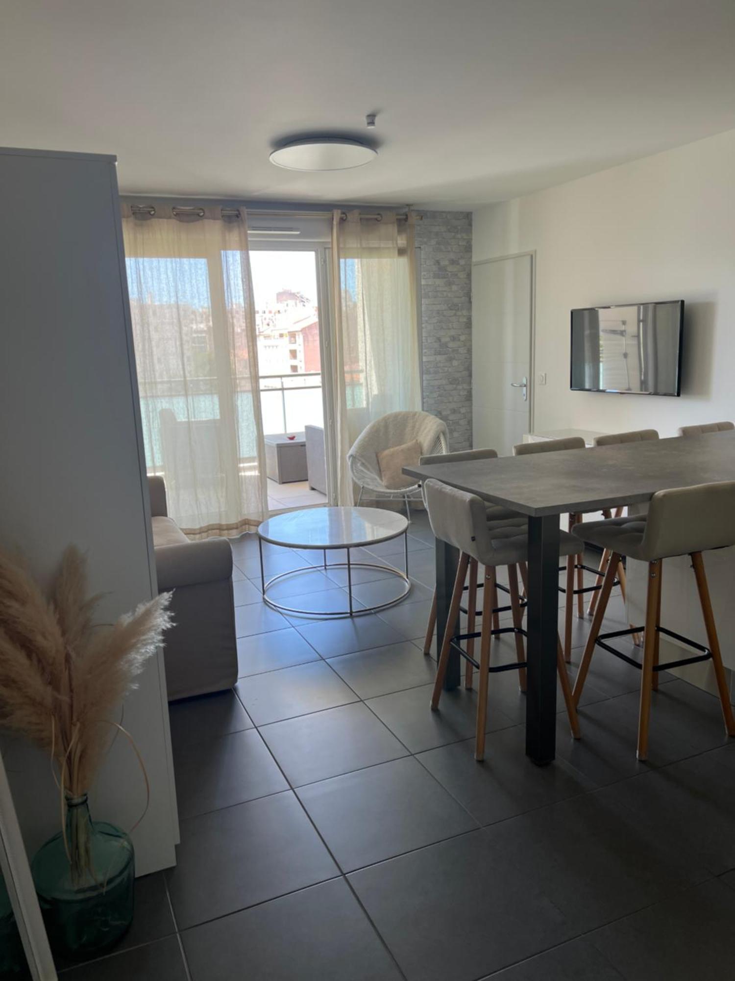 T2 Plein Sud Apartment *