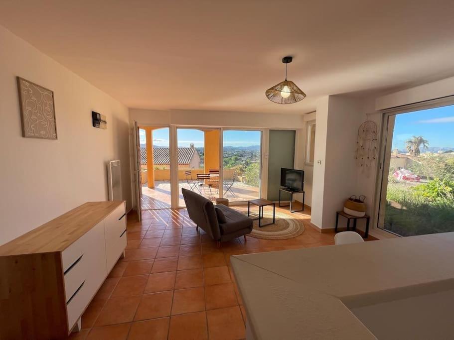 Maisonnette Calme Vue Collines Holiday home Marseille