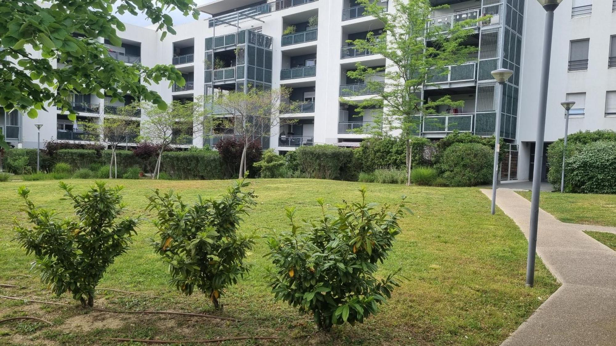 T3 Spacieux Et Paisible Avec Deux Places Parking Proche Vieux Port Apartamento