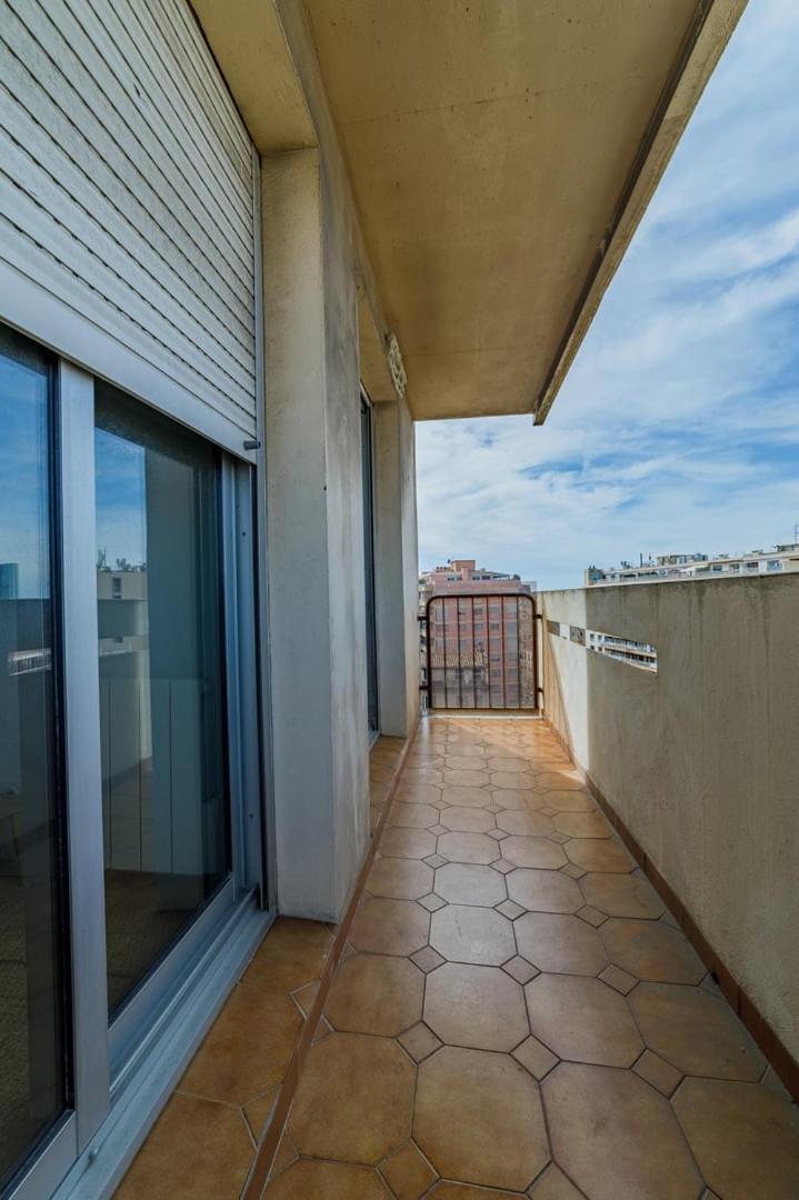 Guestready - Wooden Strike Near The Sea
