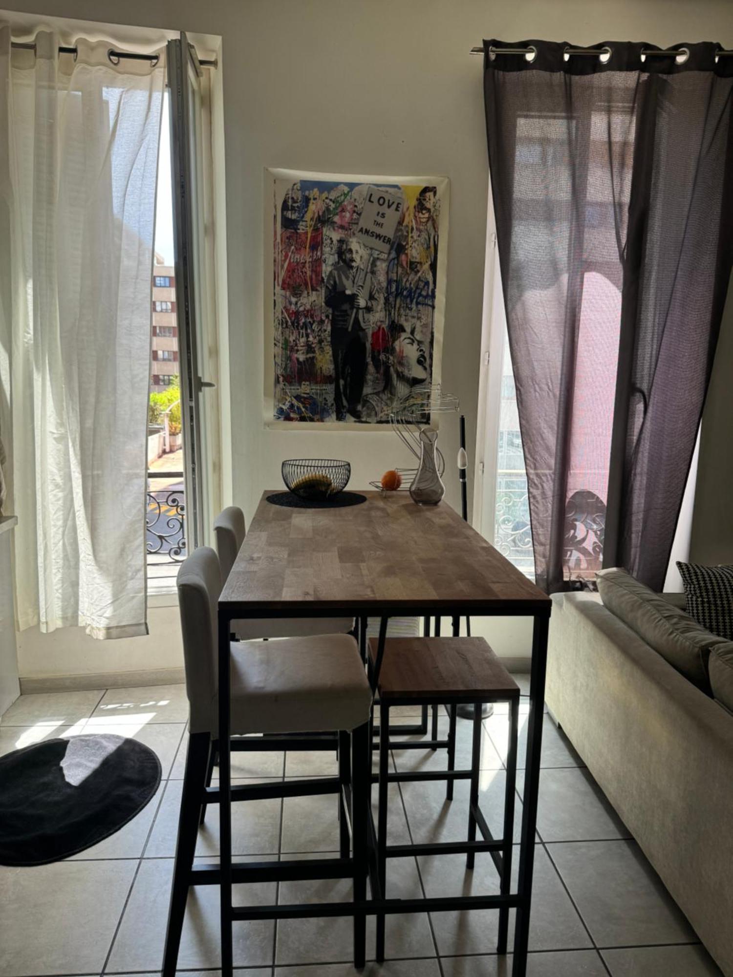 Appartement Situe En Centre-ville