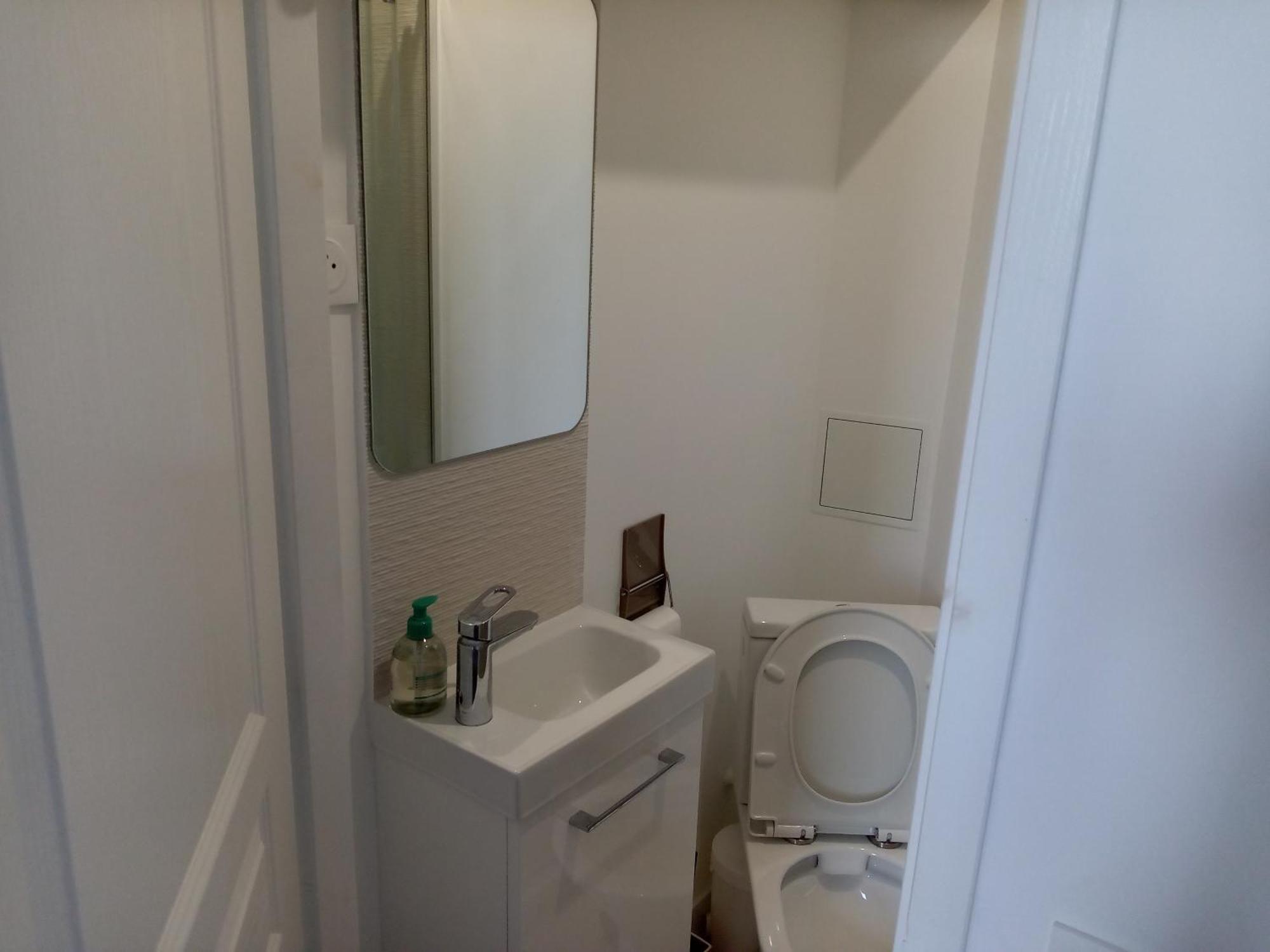 Apartment La Plaine Cours Julien: Private In Lively *