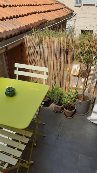 Mon Jardin Secret Marseillais Avec Terrasse Dans Le Quartier Cool Du Monde Marseille