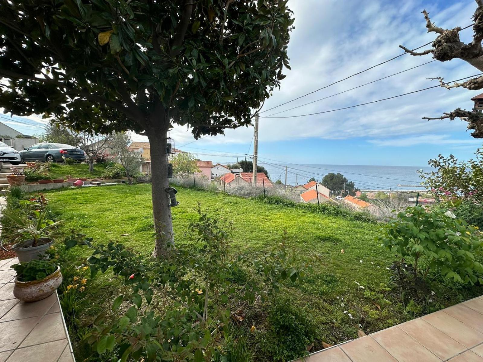 Maison Provencale Avec Vue Sur *