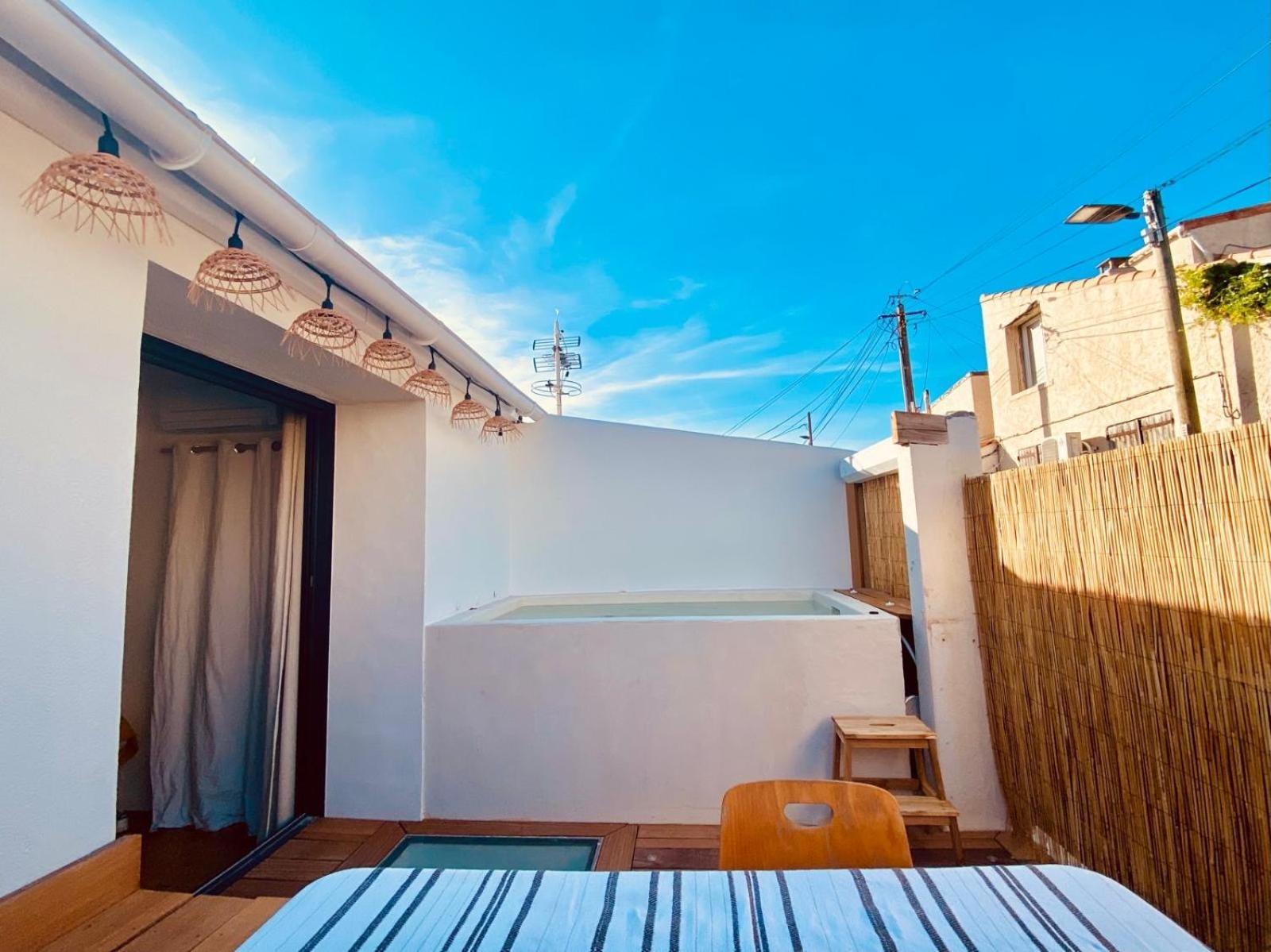 Maison Bord De Avec Jacuzzi