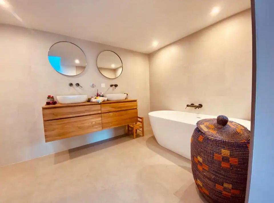 Maison Bord De Avec Jacuzzi Marselha