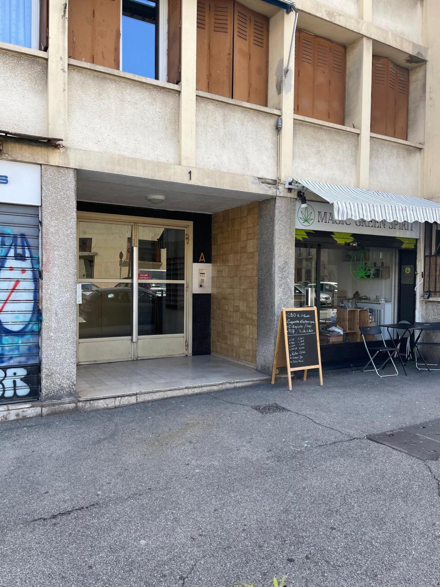 Le Nid Douillet * Marseilles