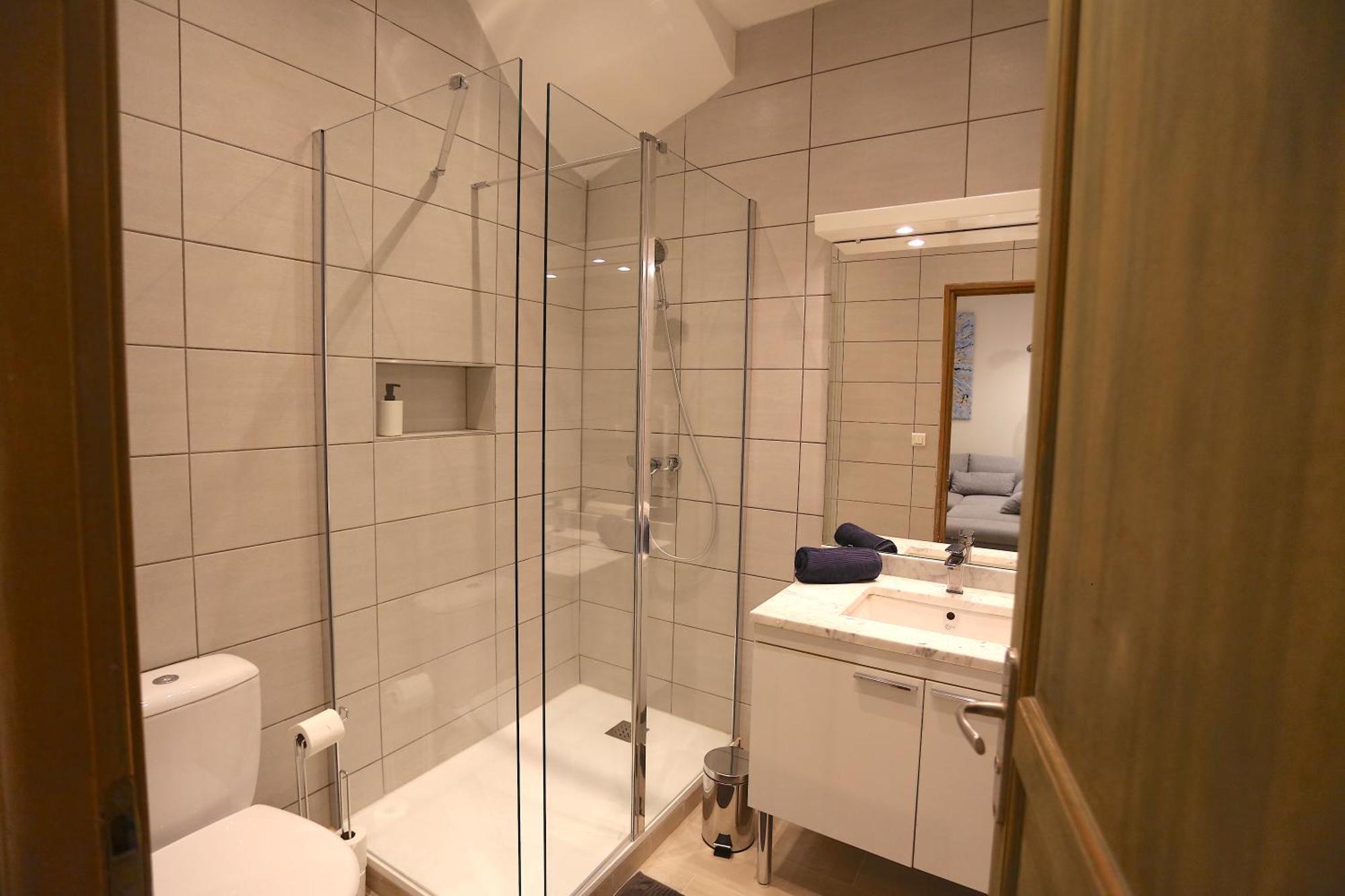 Atypique T3 Clim 80m2 Avec Patio Marseilles