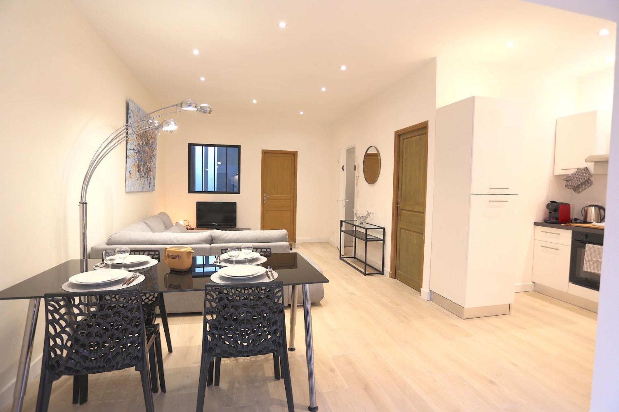 Atypique T3 Clim 80m2 Avec Patio Marseilles