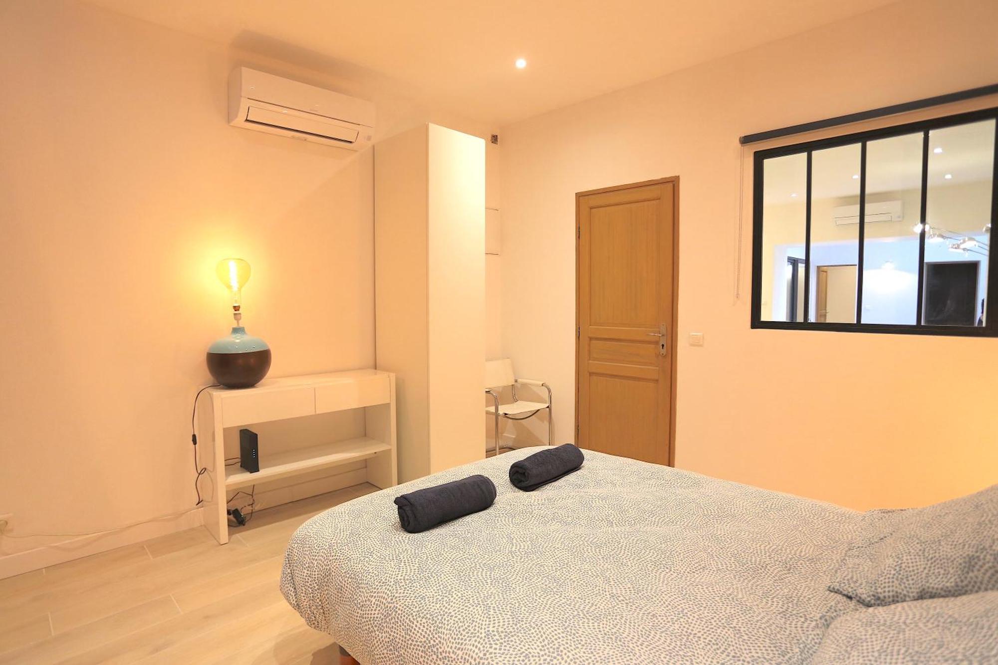 Atypique T3 Clim 80m2 Avec Patio Apartment Marseilles