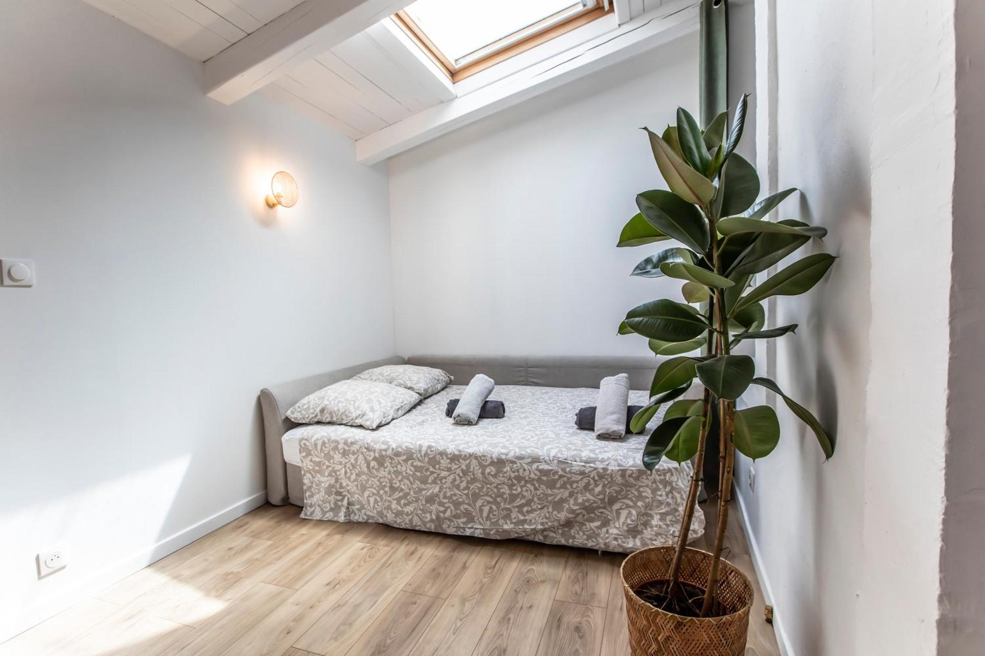 Maison Familiale Avec Grand Jardin, 2min De La Villa *