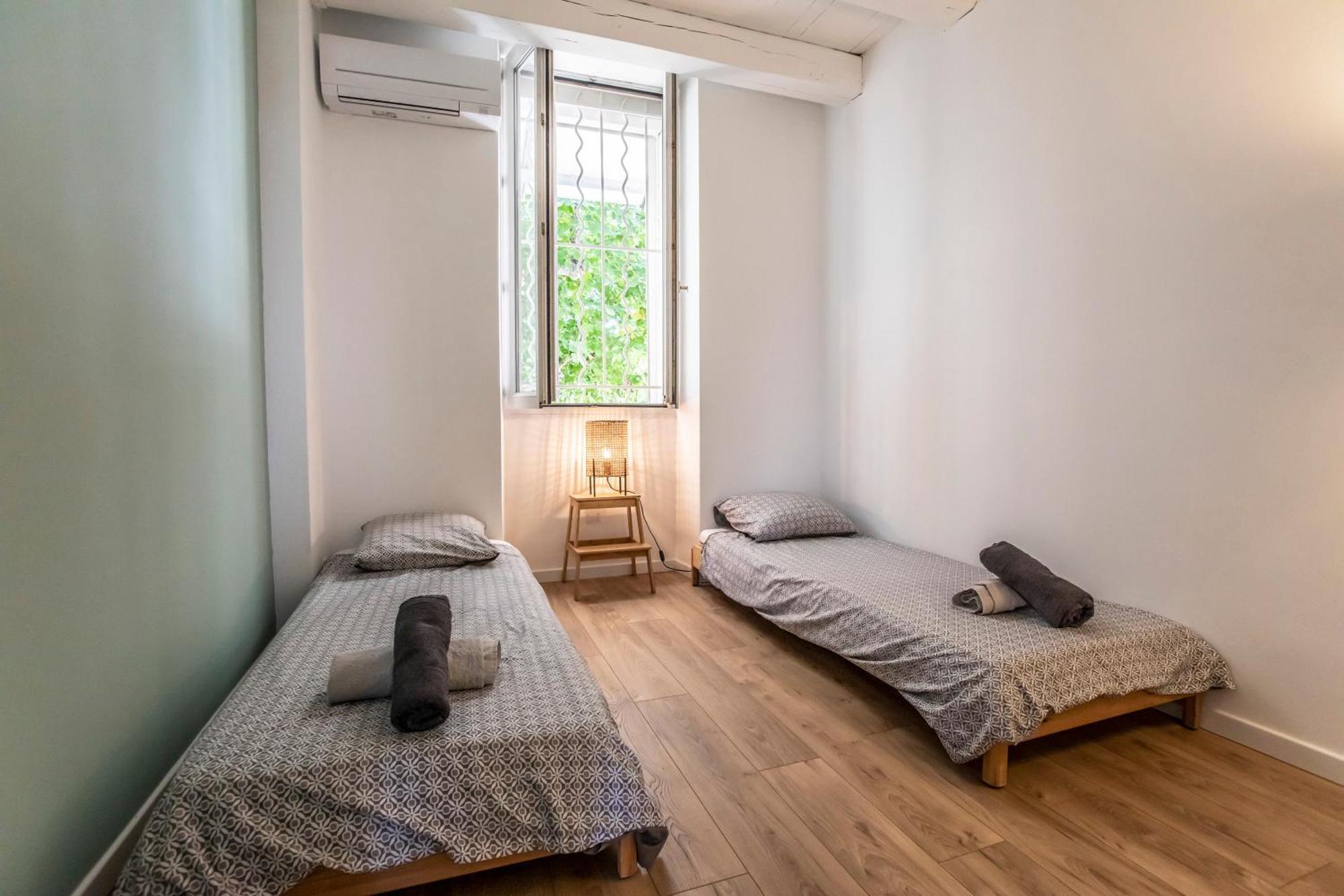 Maison Familiale Avec Grand Jardin, 2min De La Villa *