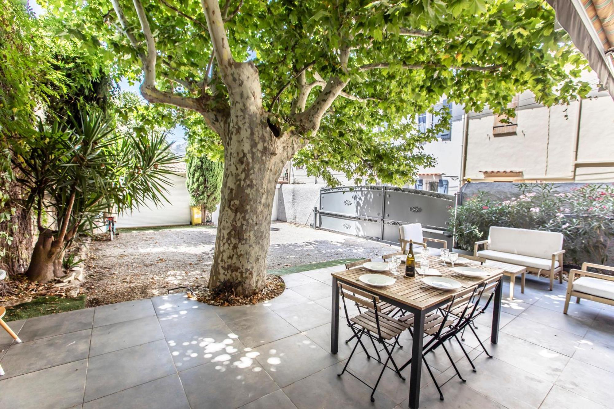 Maison Familiale Avec Grand Jardin, 2min De La Villa *